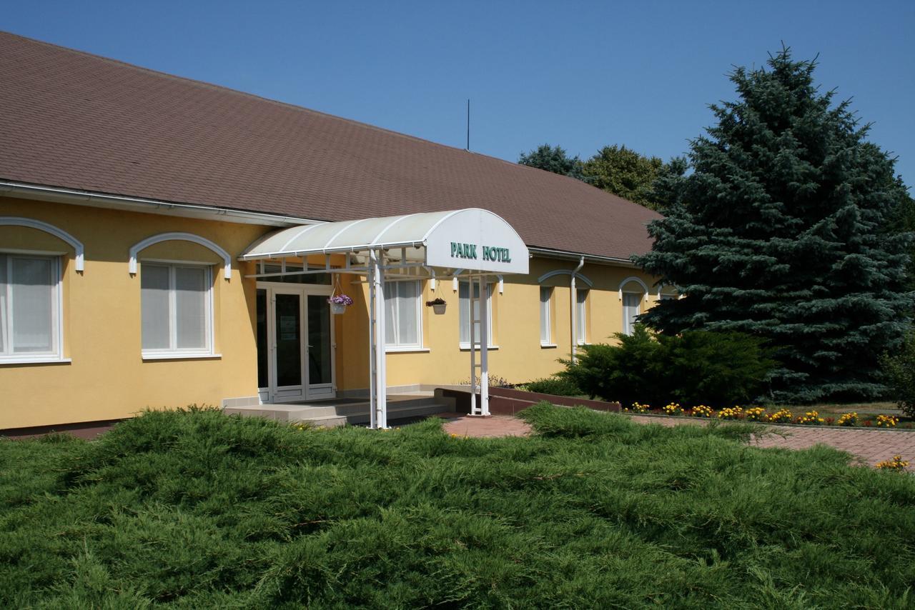 Park Hotel Es Rendezveny Centrum Babolna Екстер'єр фото
