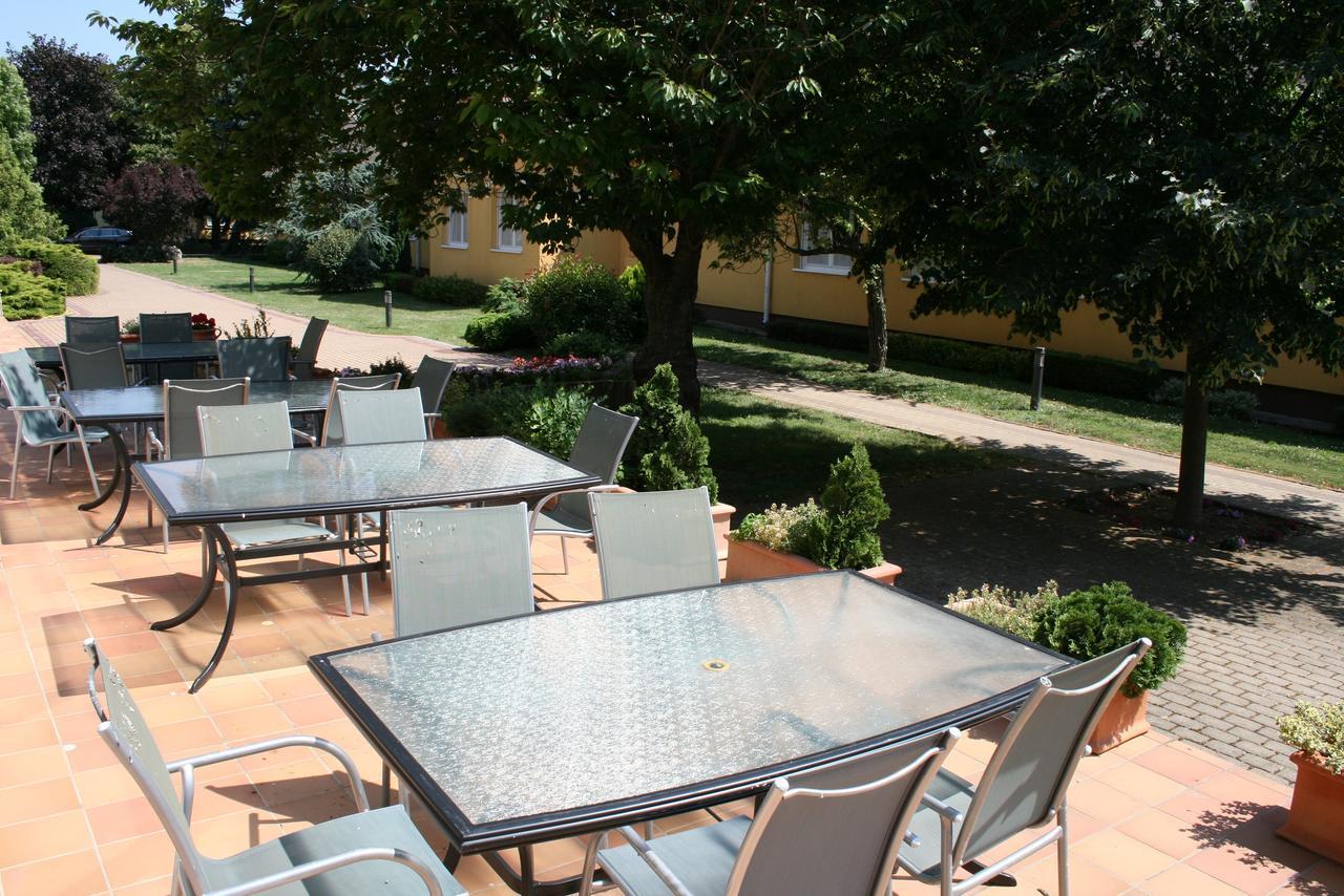 Park Hotel Es Rendezveny Centrum Babolna Екстер'єр фото