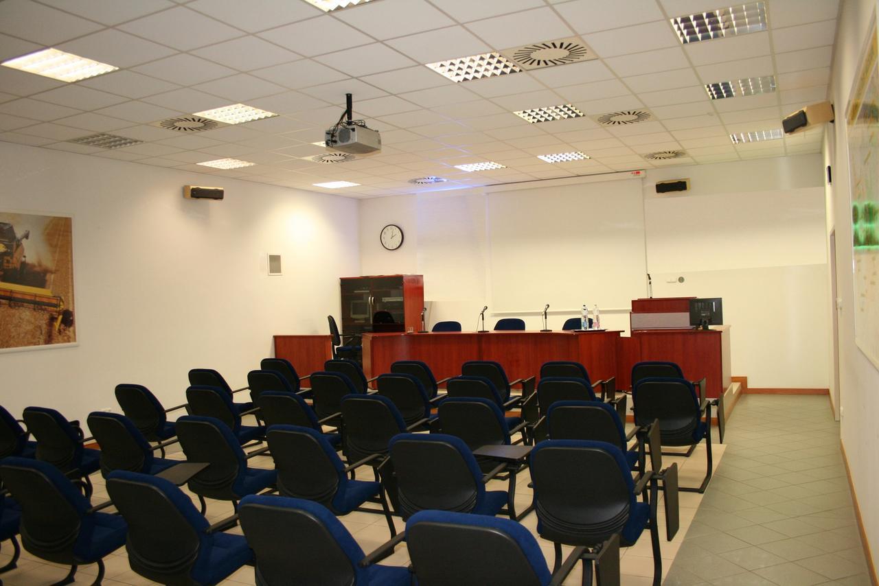 Park Hotel Es Rendezveny Centrum Babolna Екстер'єр фото